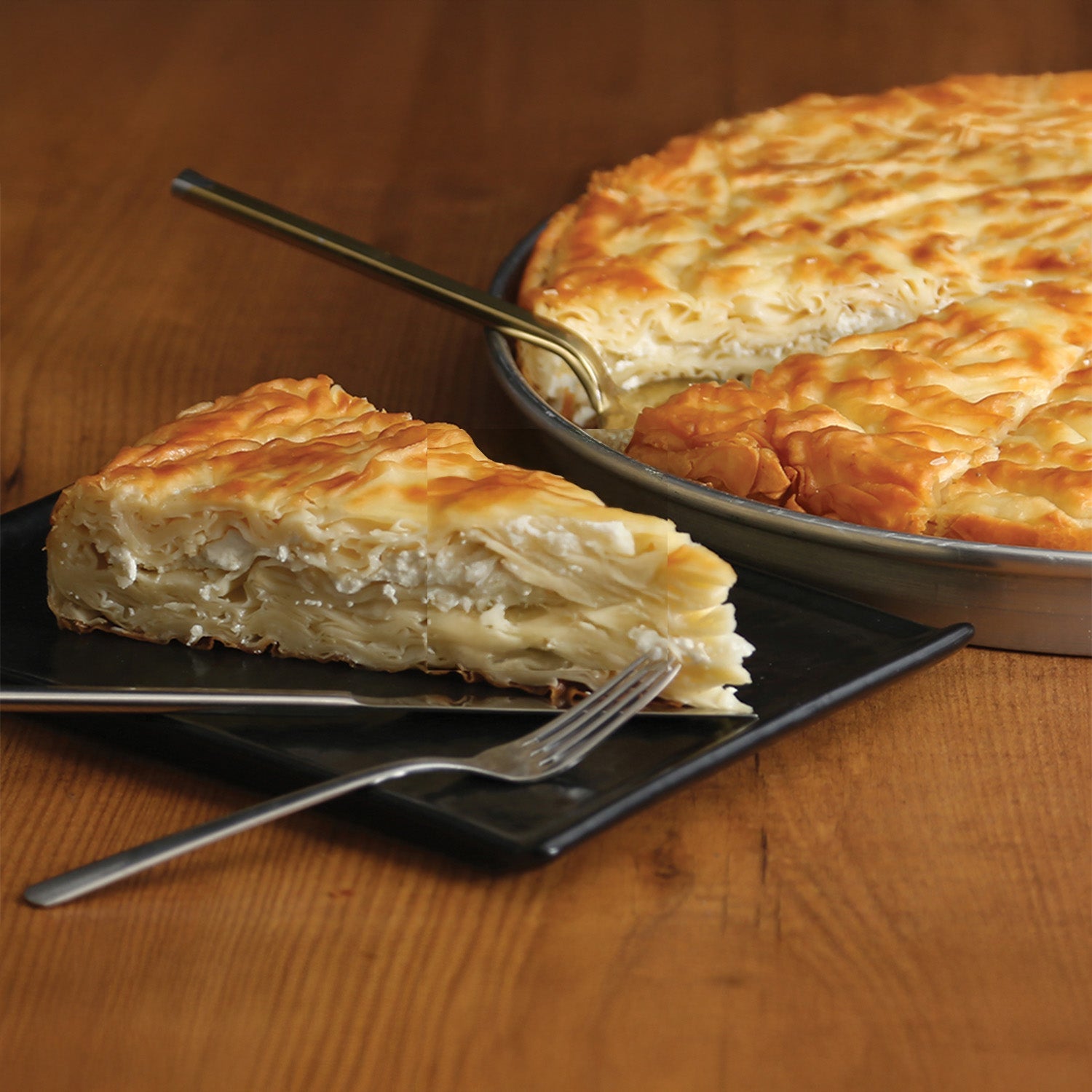 Moda Börek – Anatolian Cheese Pastry, Round Tray Carrot Slice, 12 pcs, 5.5 lbs (2,500 g) - Korvel