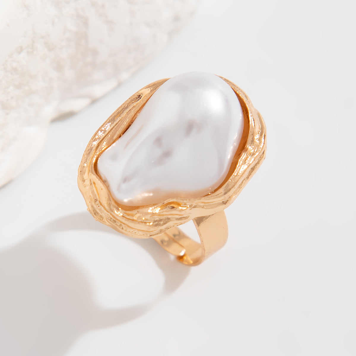 Baroque Irregular Pearl Inlaid Alloy Rings