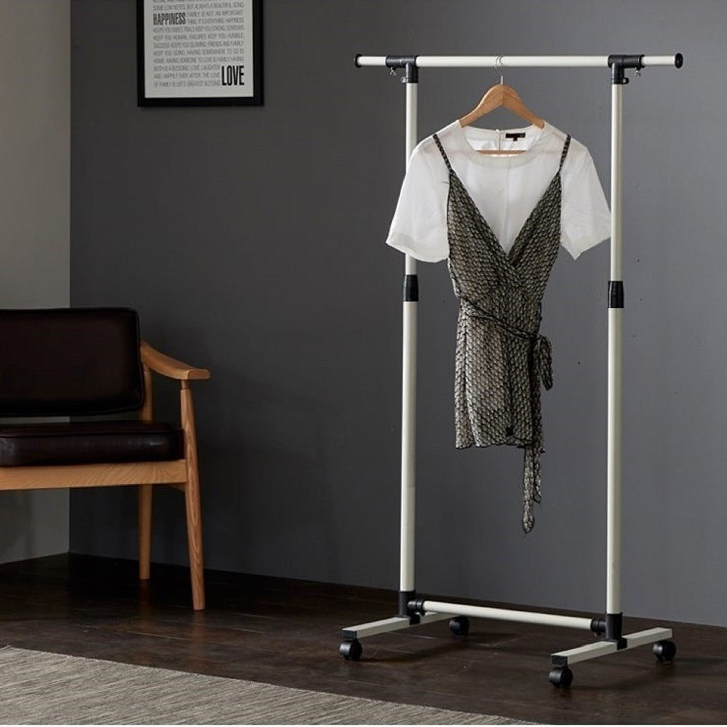 Porte-vêtements roulant robuste avec étagères inférieures