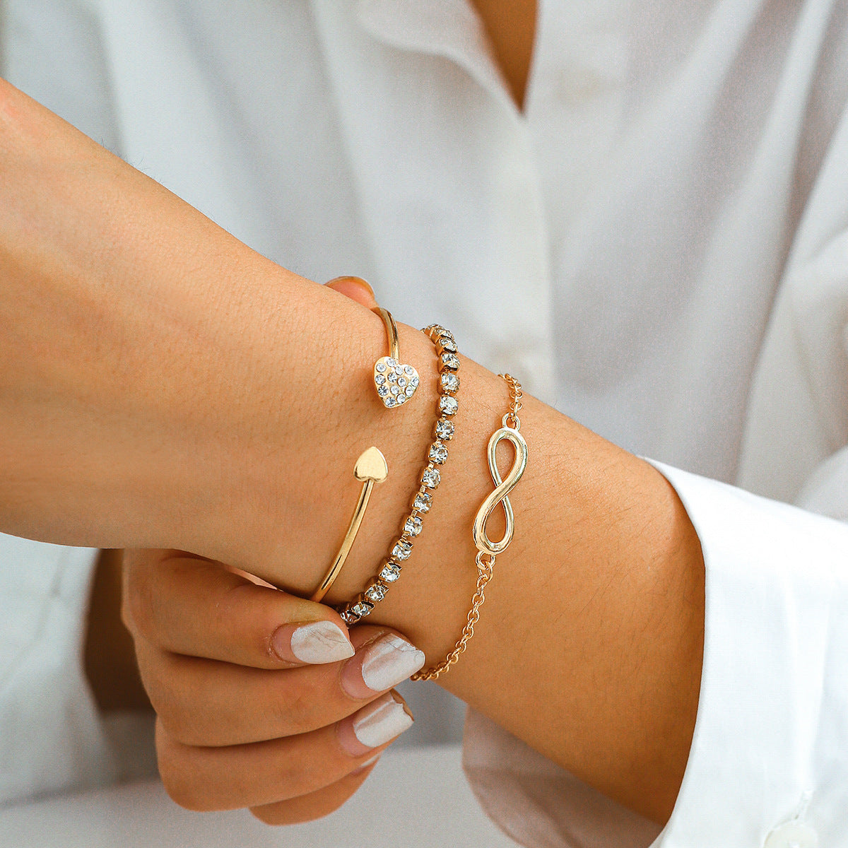 Bracelet en chaîne en diamant en forme de cœur élégant pour femmes