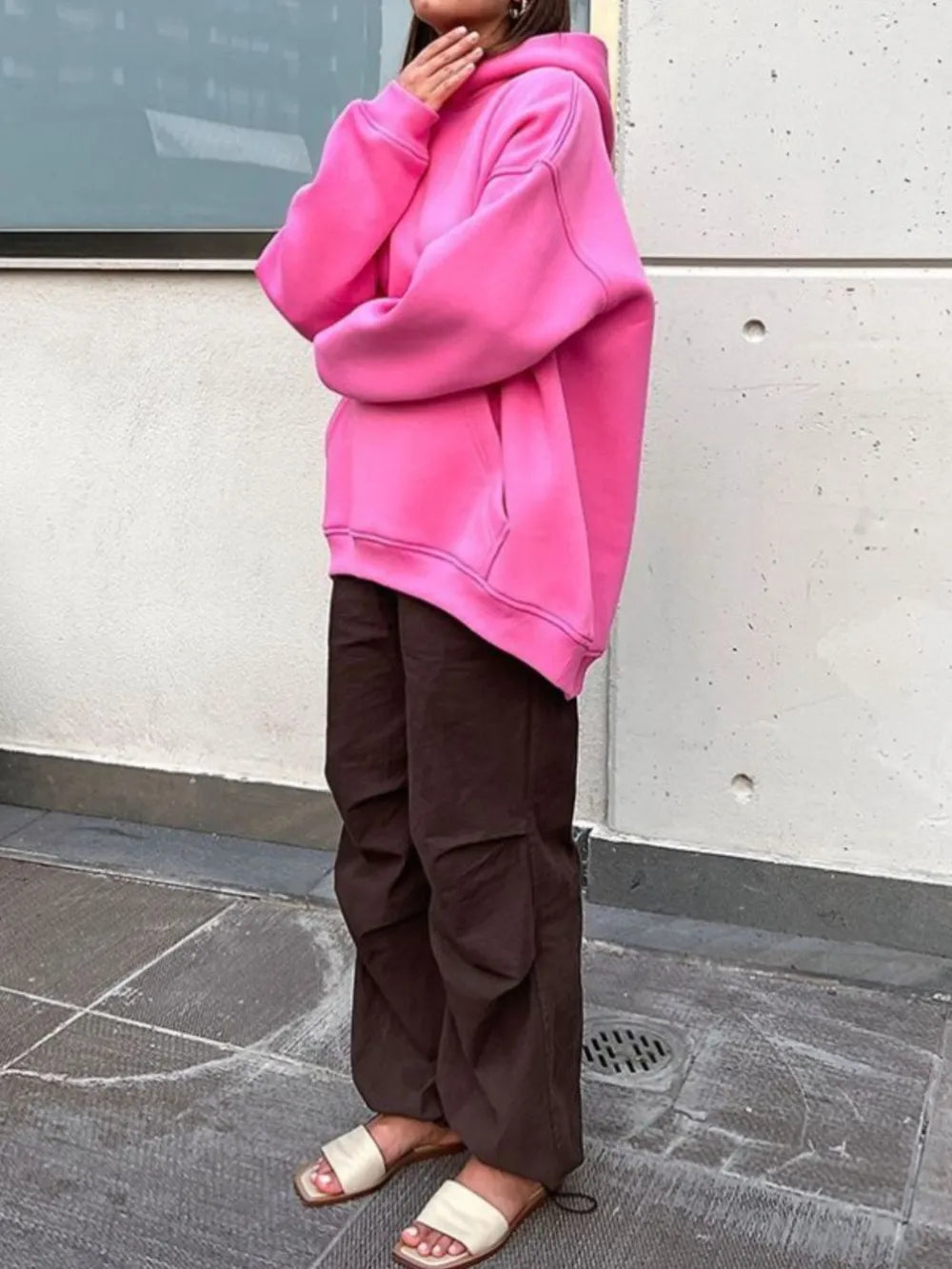Hoodie à manches longues avec épaule tombante et poches