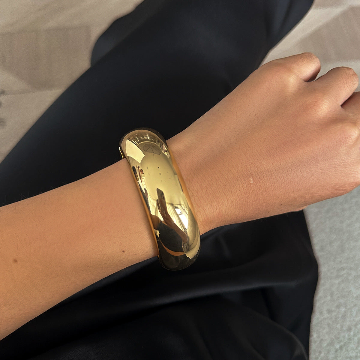Fashionable metal curved spring bracelet, casual irregular Bracelet set - Korvel