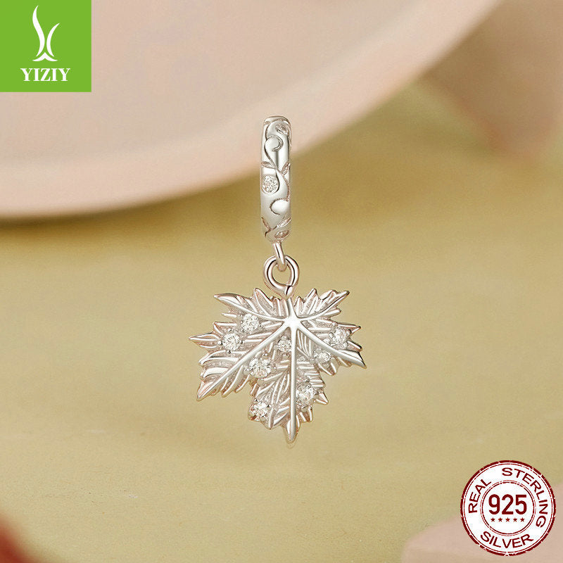 Pendentif Feuille d'Érable Étincelante - Charme en Argent 925