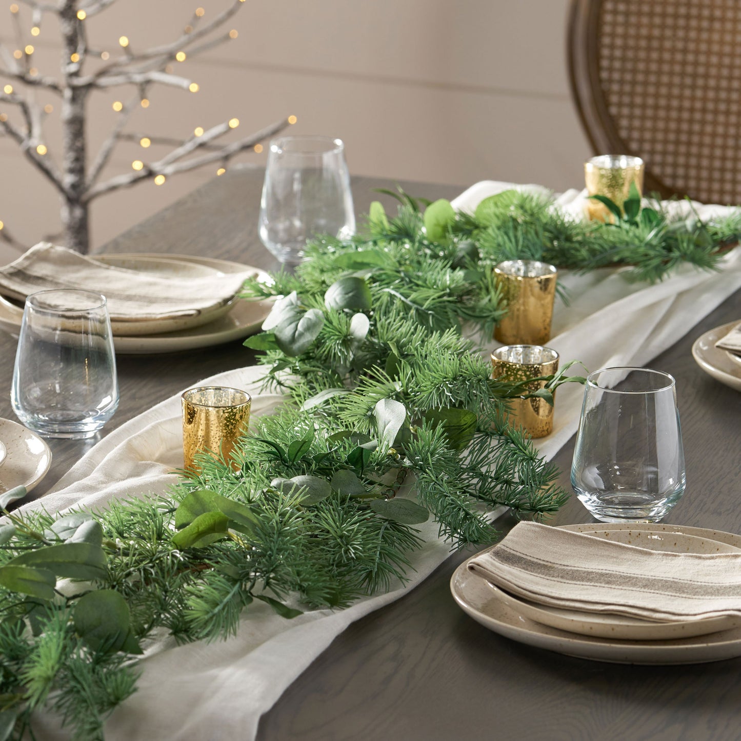 Elegant 5.5' Leaves Garland for Home Decor