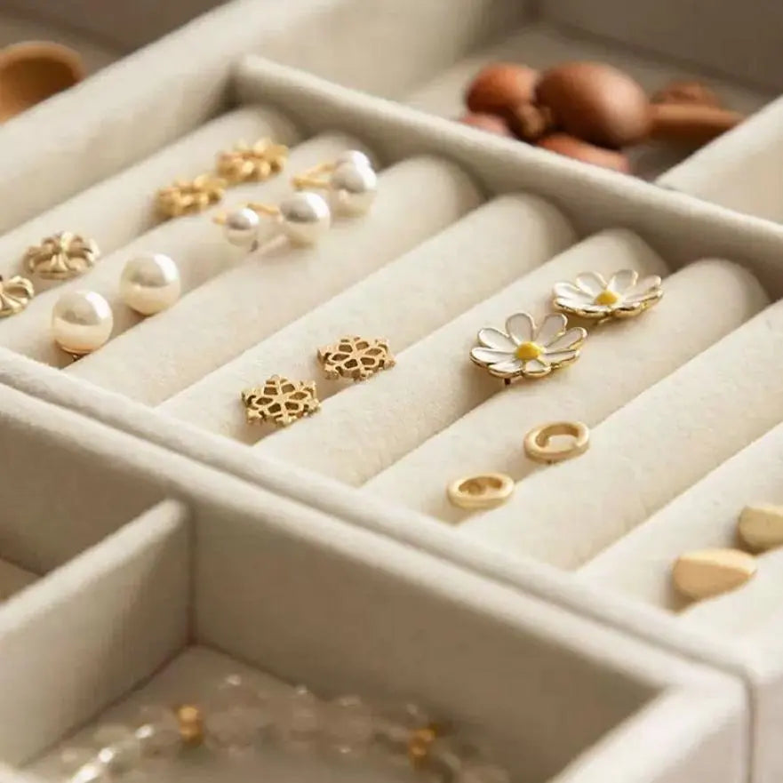 Plush jewelry storage box jewelry box rings earrings bracelets necklaces storage display shelf - Korvel