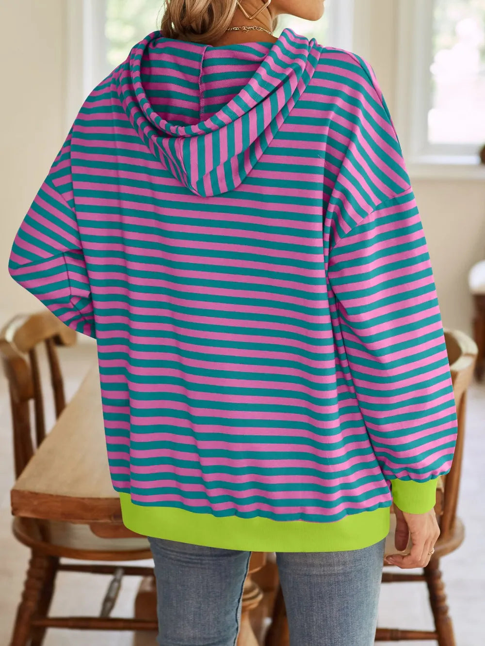 Sudadera con capucha a rayas suelta y casual