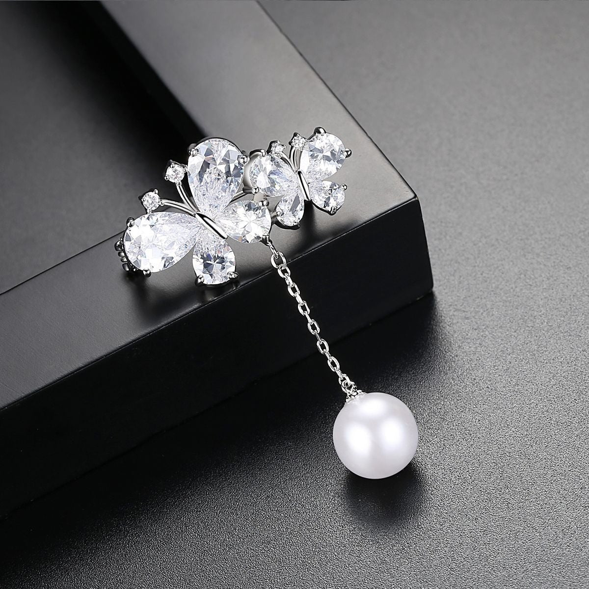 Zircon Butterfly Pin Fashion Korean Edition AAA Zircon Butterfly Design Pearl Women's Small Suit Accessories - Korvel