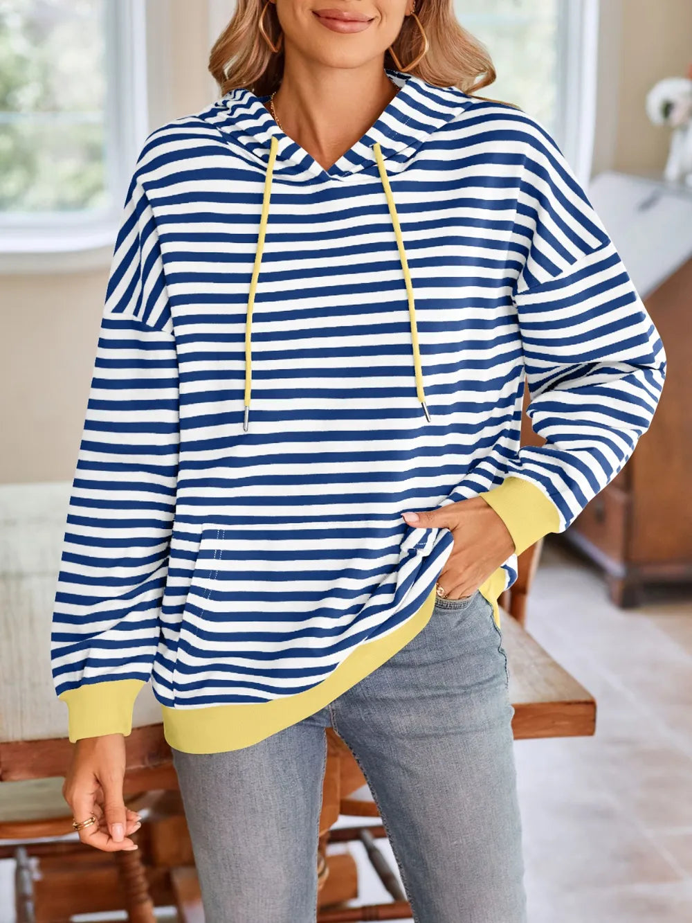 Sudadera con capucha a rayas suelta y casual