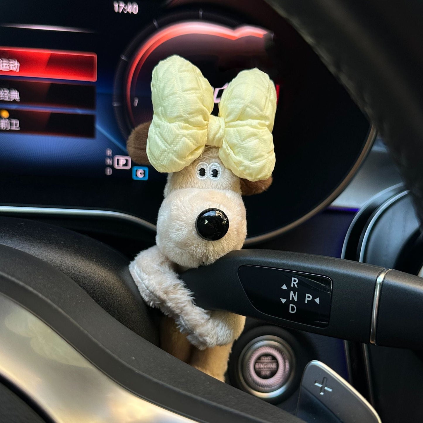 Adorable Adorno de Perro de Peluche para Decoración del Interior del Coche