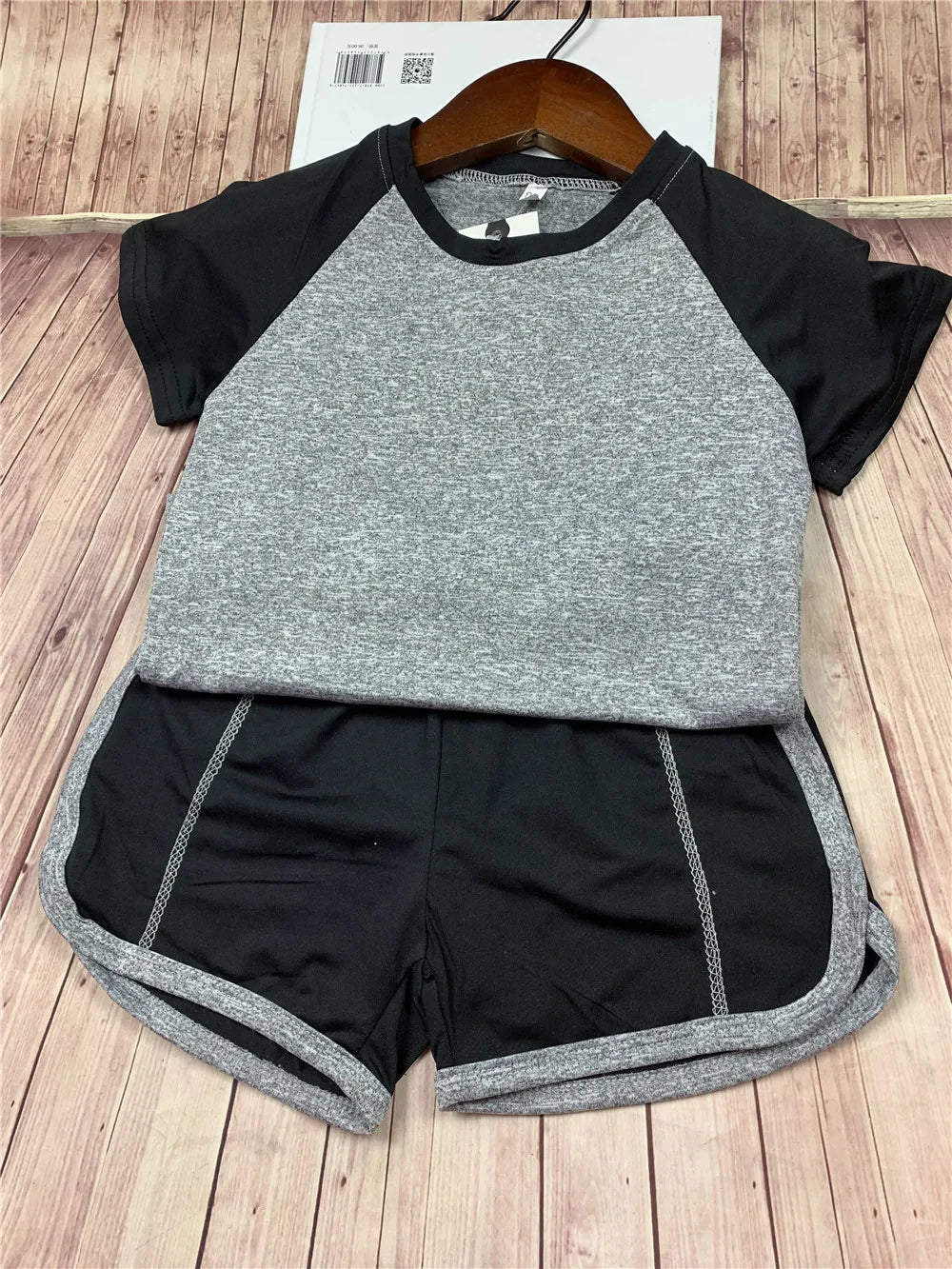 Ensemble T-shirt de fitness et shorts de gym pour enfants