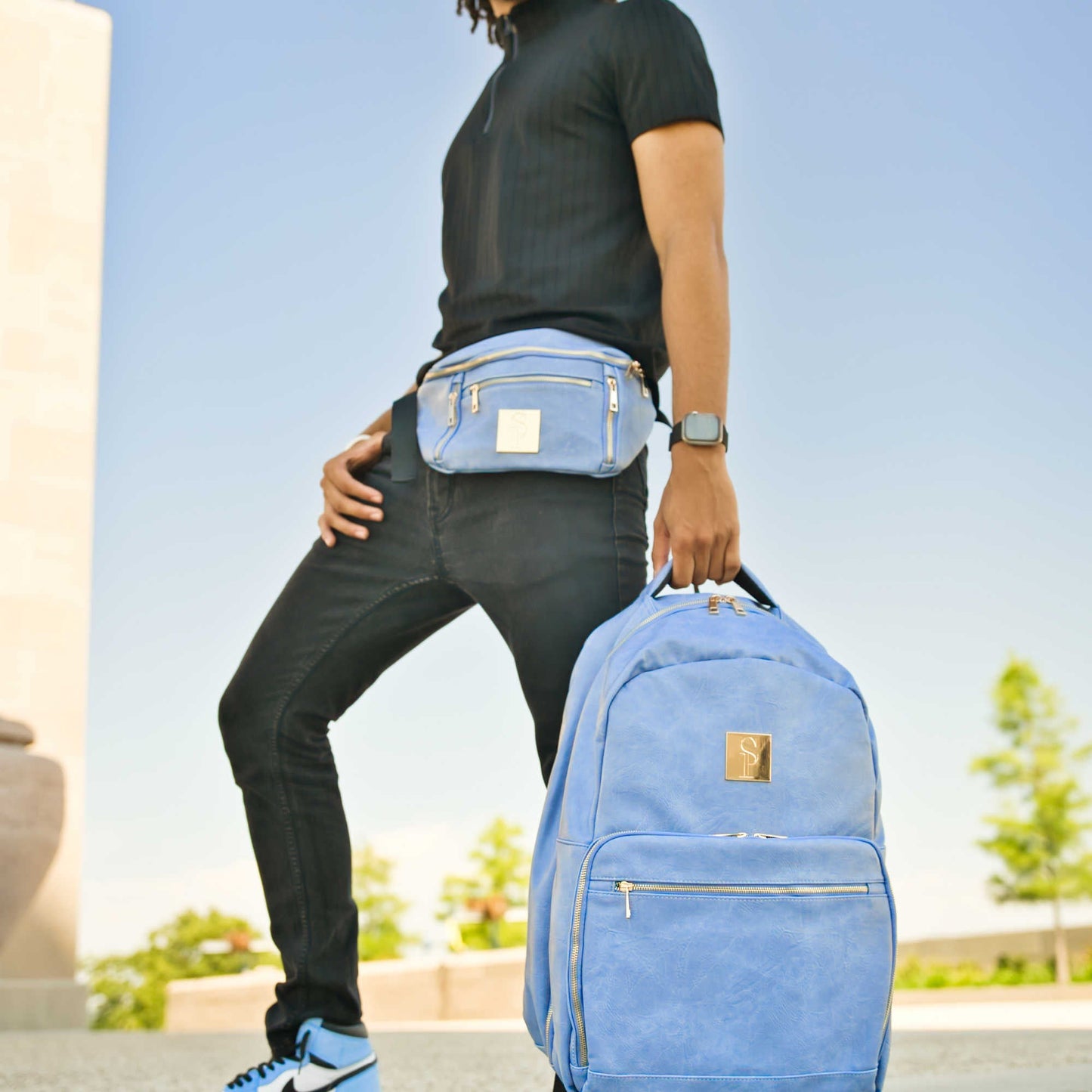 Bolso bandolera de piel azul bebé