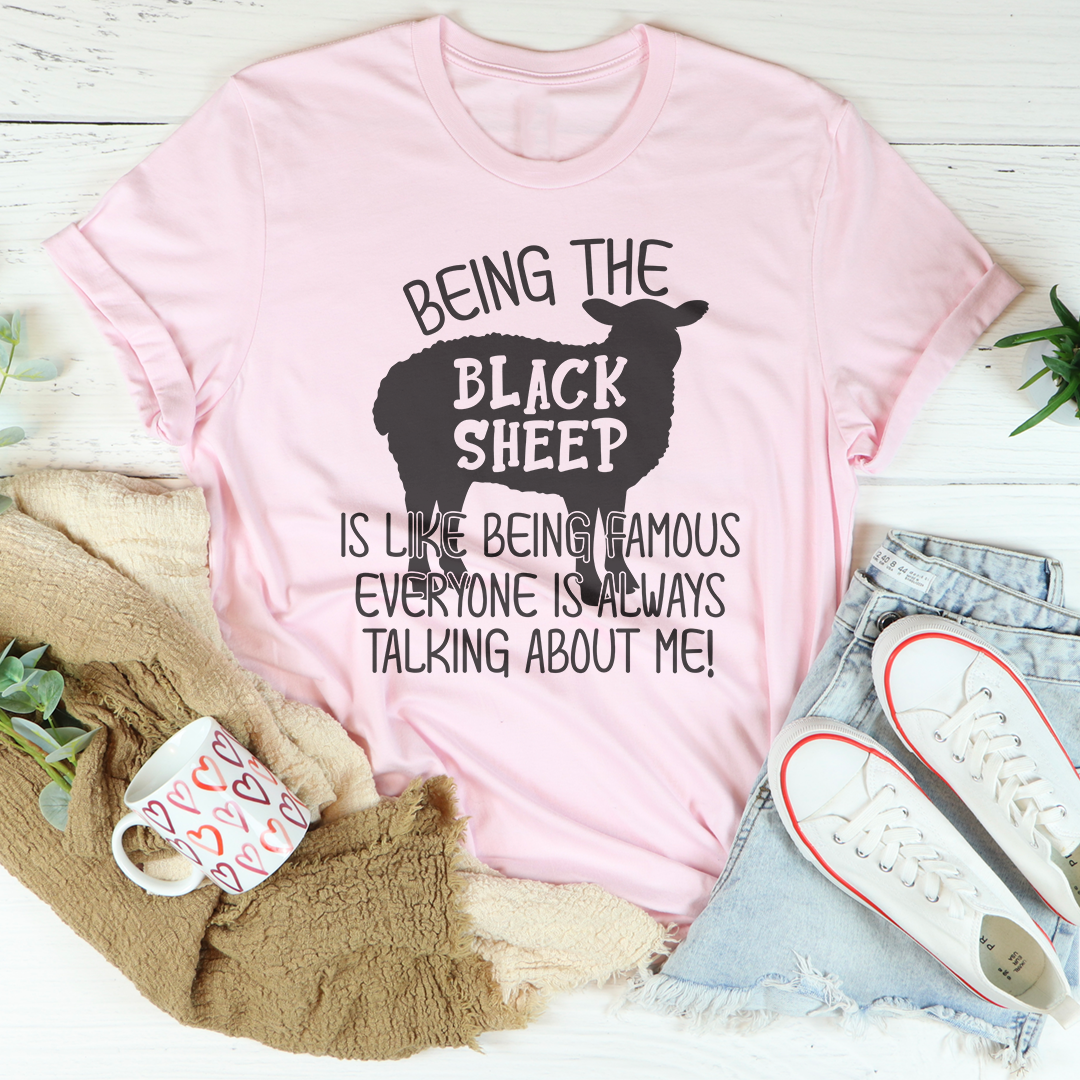 Ser la oveja negra es como ser famoso camiseta