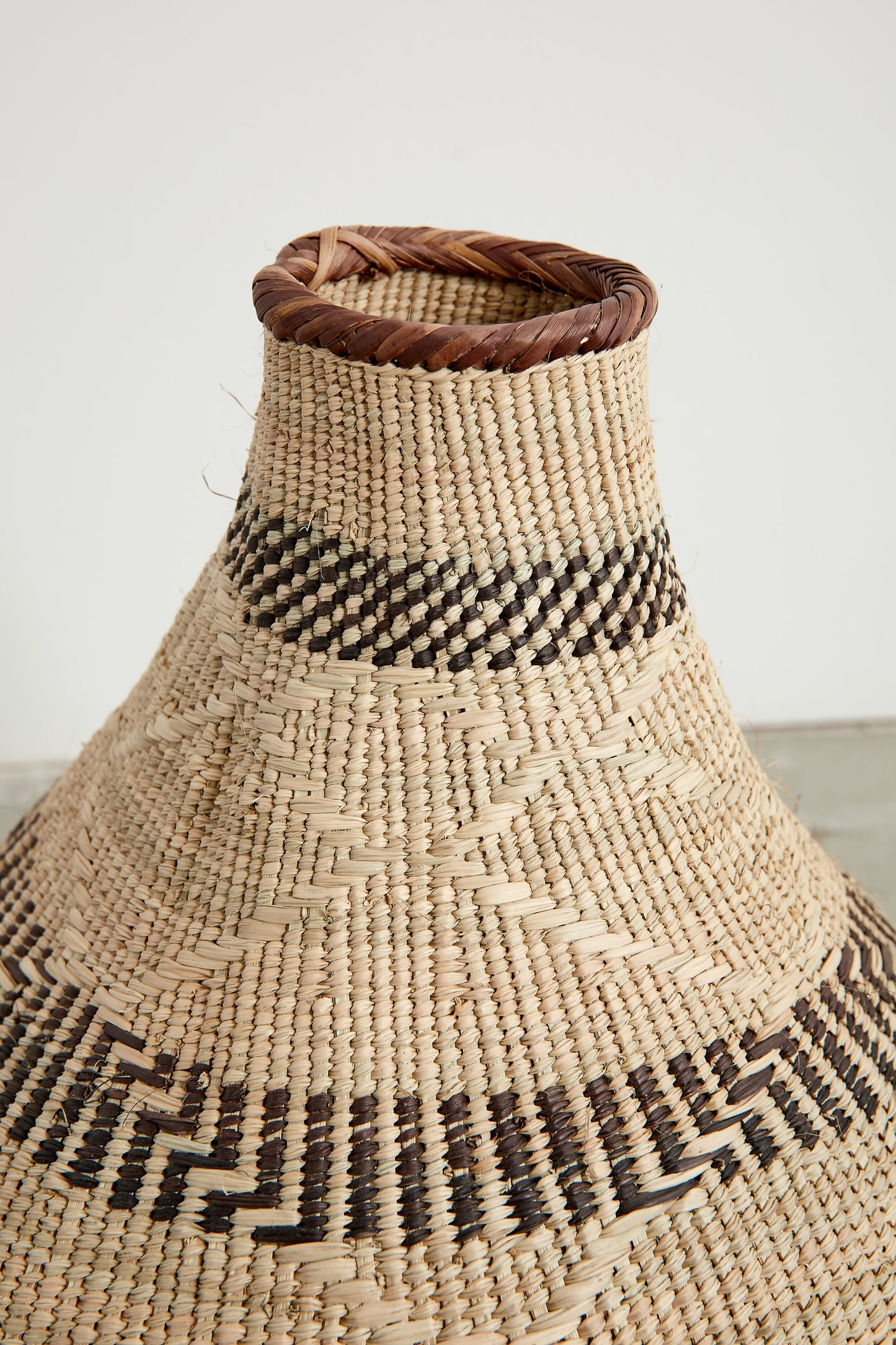 Cesta Tejida de Calabaza Binga Nongo con Patrón