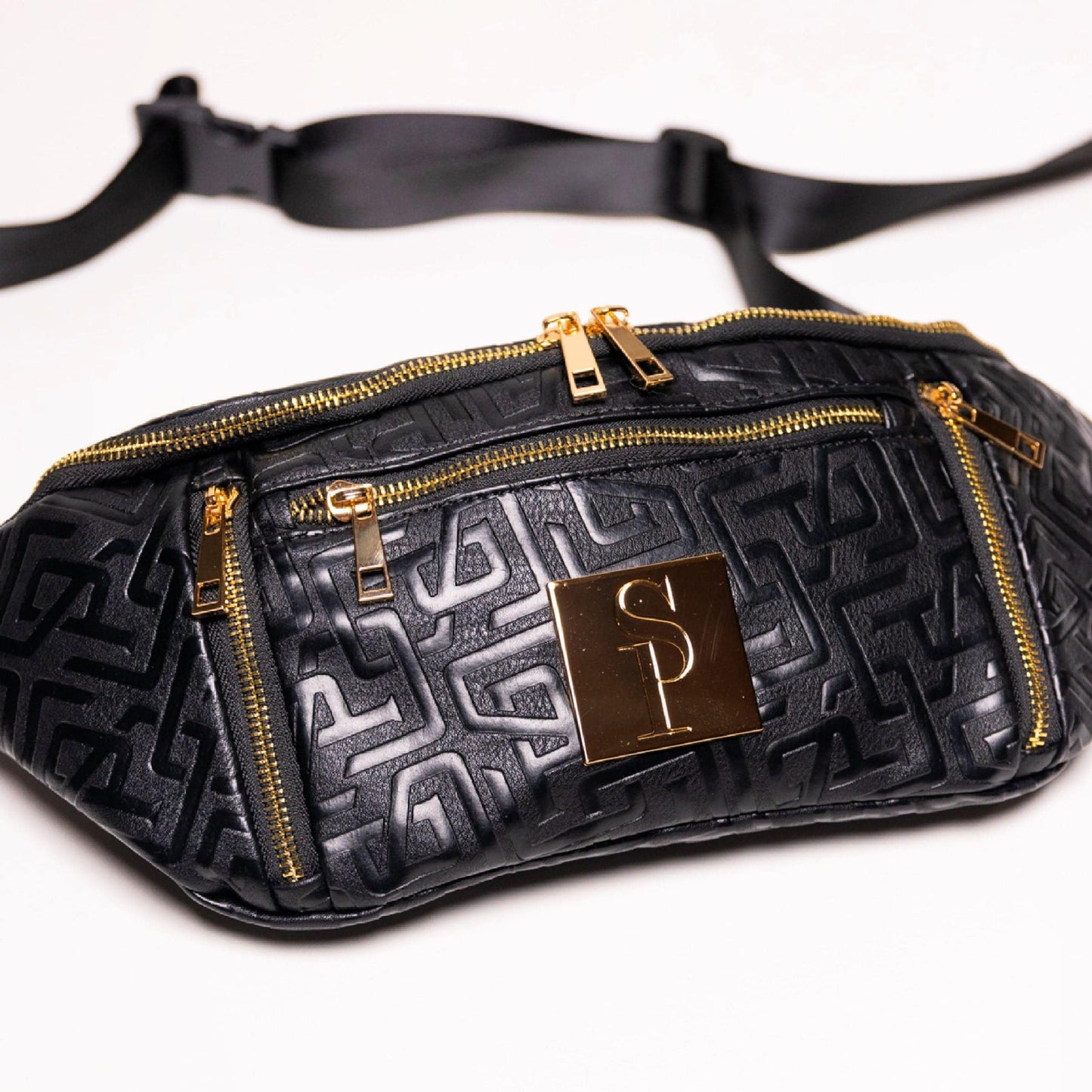 Bolso bandolera de piel con monograma negro