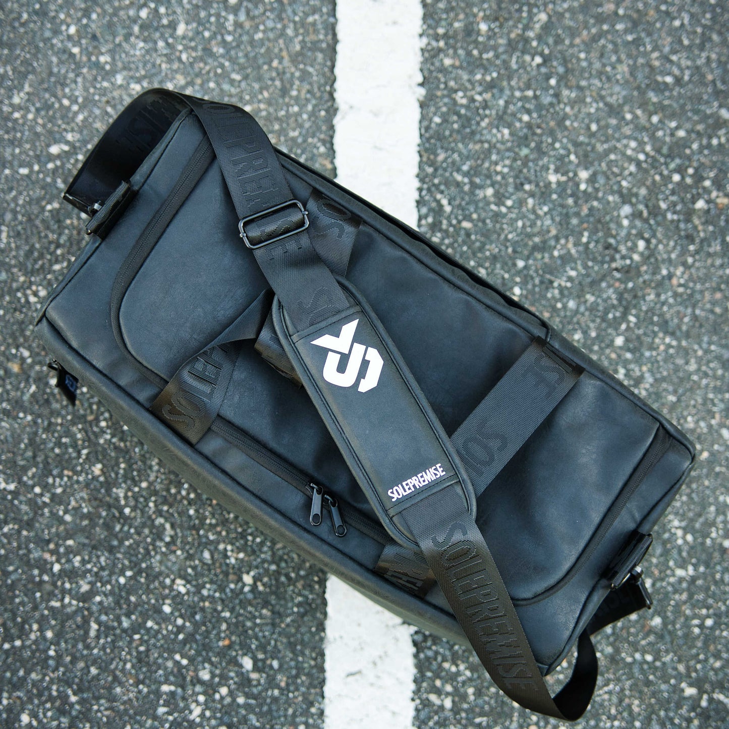 Bolsa de deporte de cuero negro