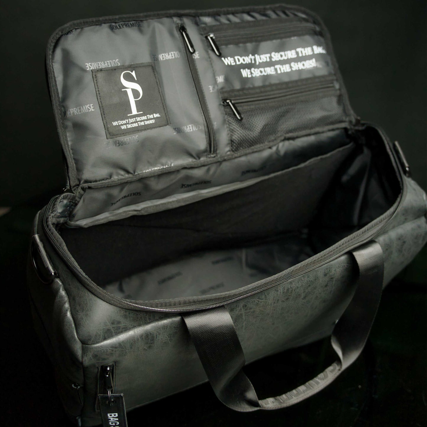 Bolsa de deporte de cuero negro