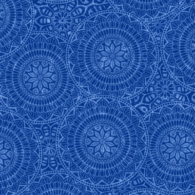 Tela de algodón de fondo ancho con mandalas en azul Vespa por yarda