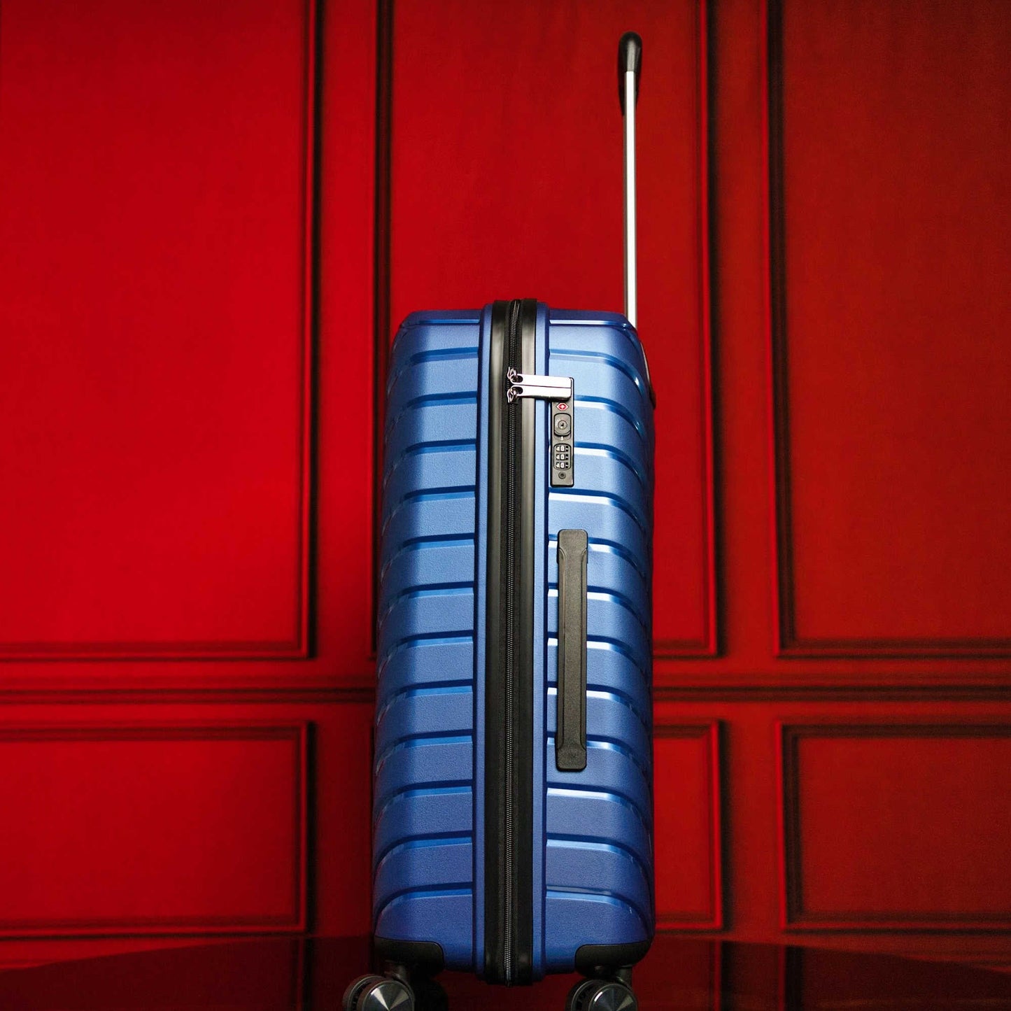 Compact 20-Inch Blue Hardcase Spinner Luggage with 360° Mobility - Korvel