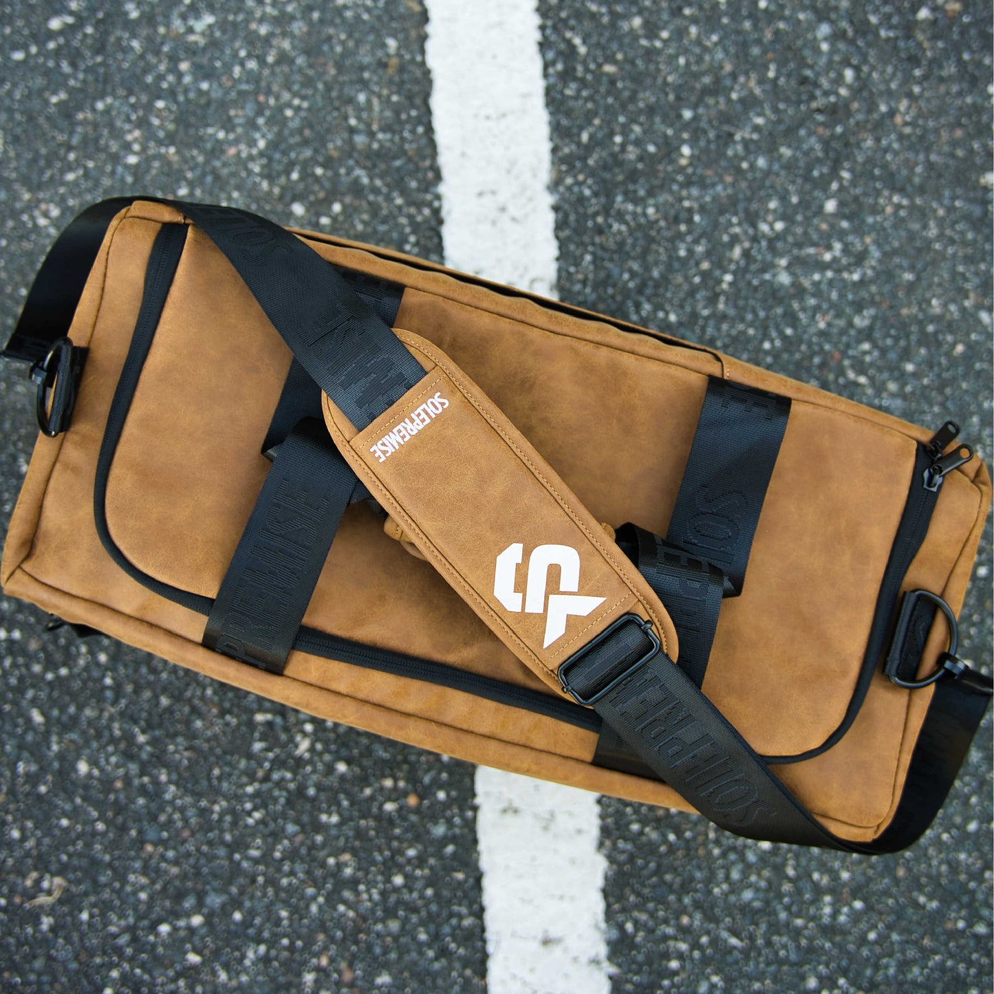 Bolsa de deporte de cuero marrón