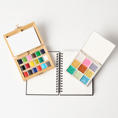 Ensemble d'Essentiels Aquarelle avec Étui en Bambou & Métalliques
