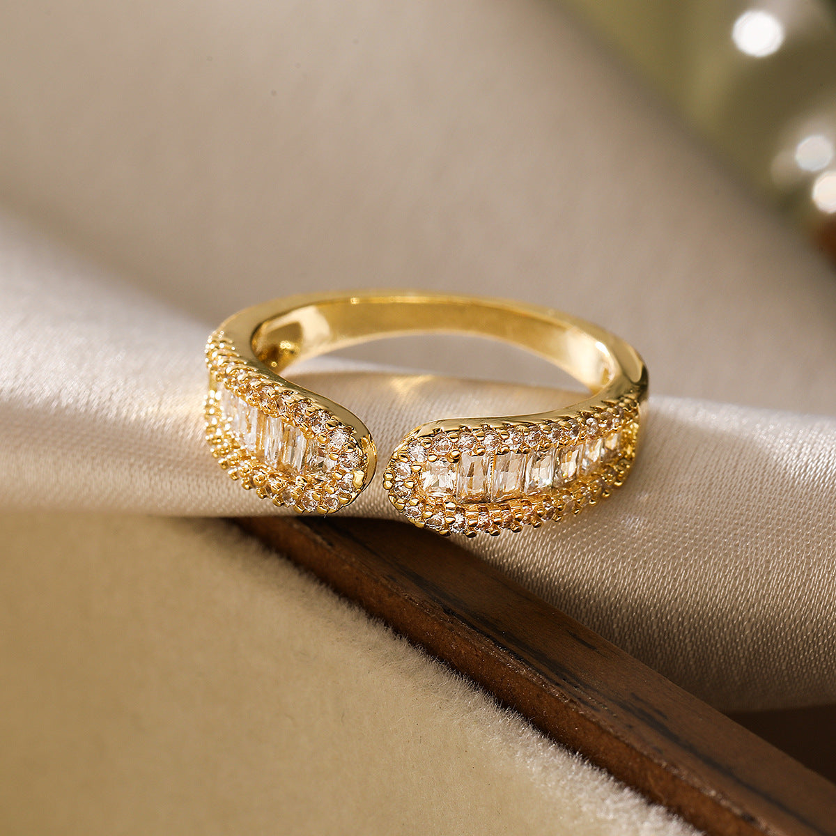 Anillo Ajustable Geométrico de Lujo para Mujeres