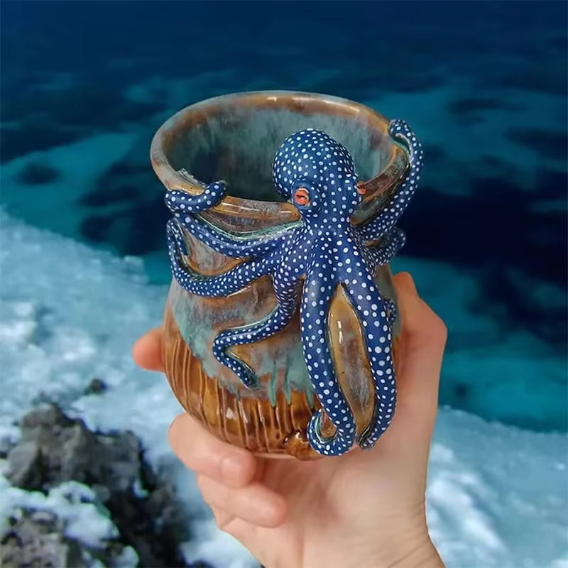 Taza de Pulpo Azul Profundo Hecha a Mano para Bebidas Calientes y Frías