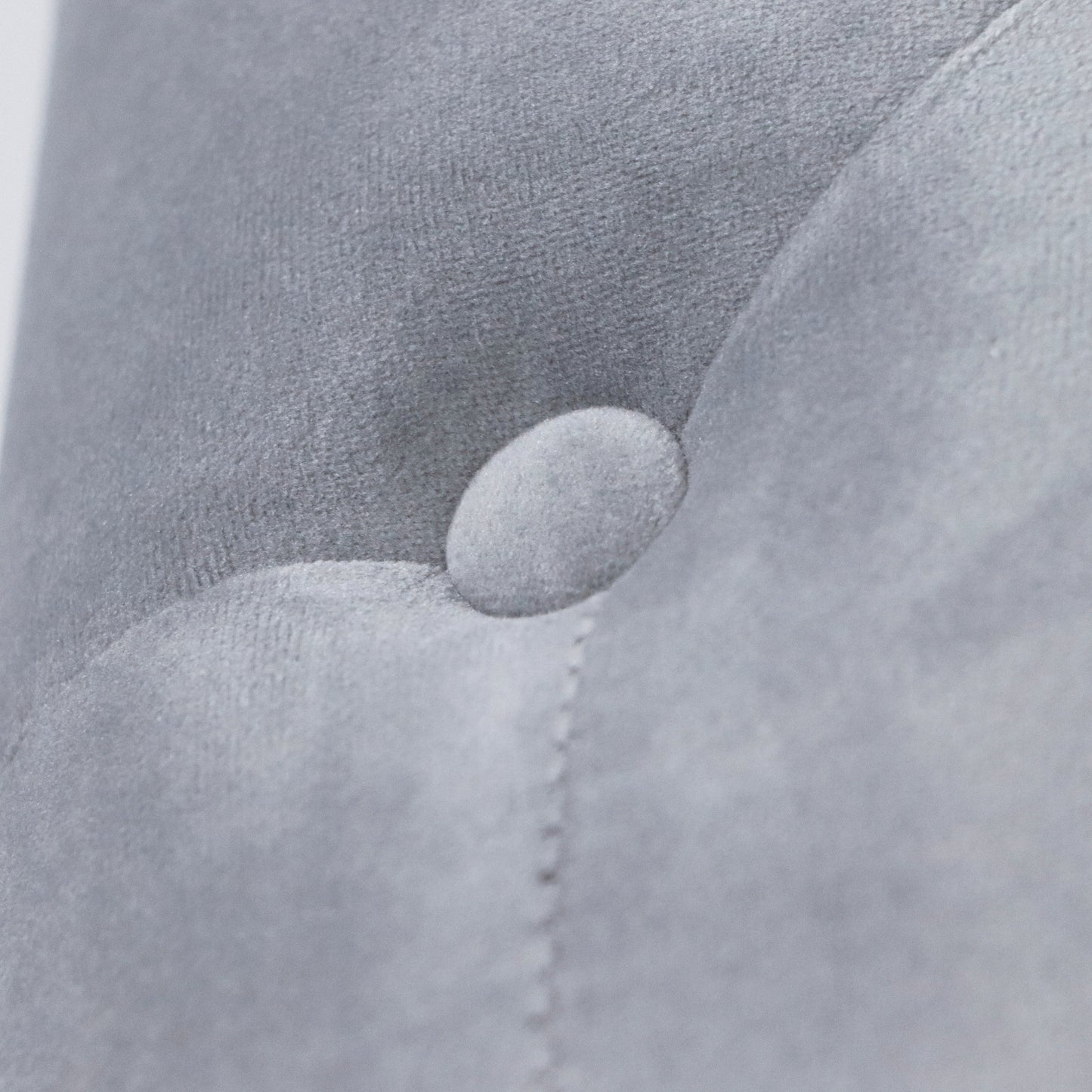 Chaise longue en velours gris avec rangement et coussin