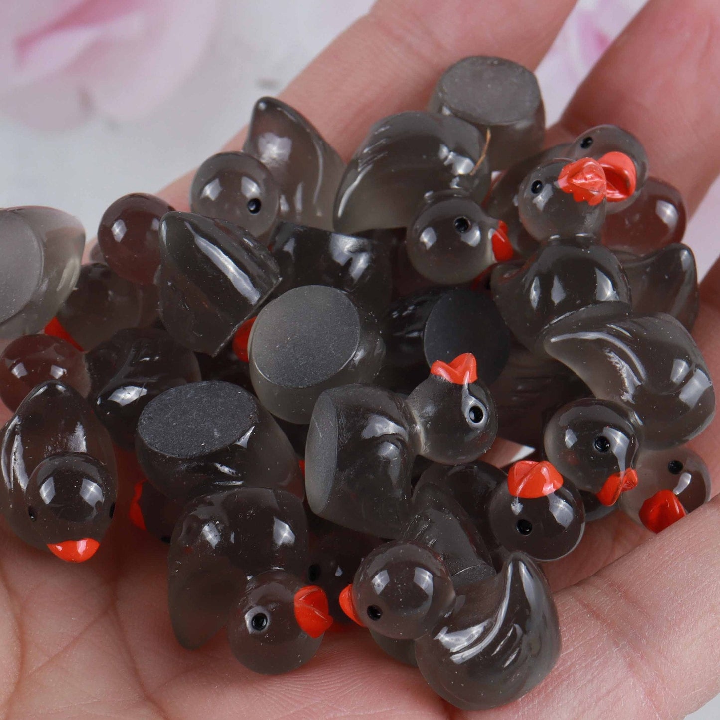 Resin luminous cartoon three-dimensional cute cartoon duck DIY car ornament keychain micro landscape hair clip decoration - Korvel
