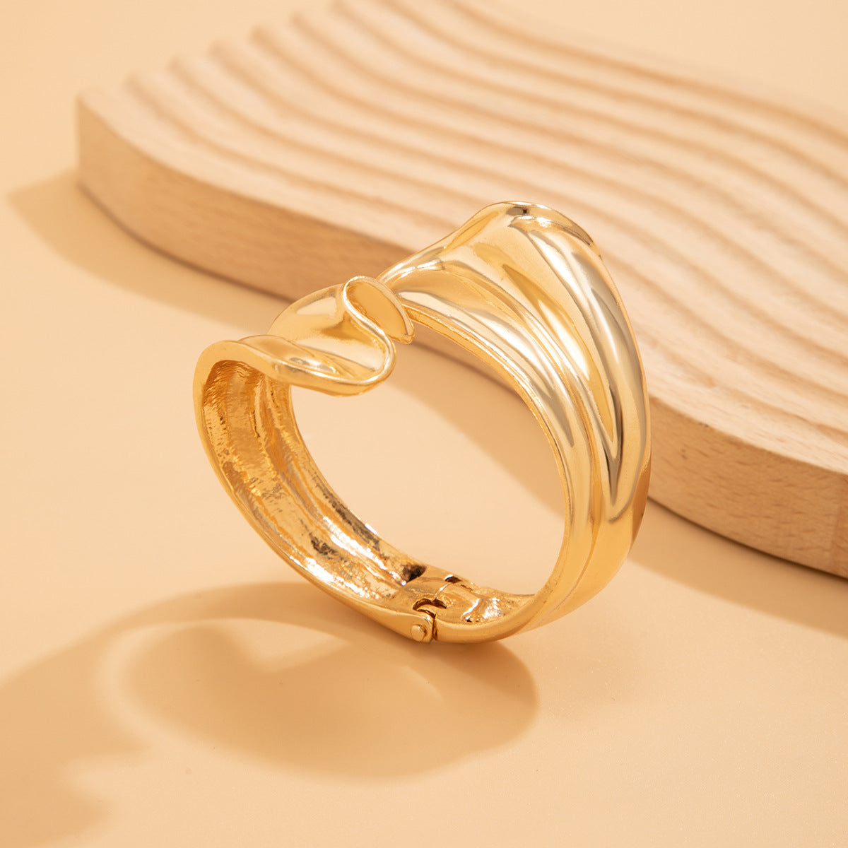 Punk style exaggerated irregular folds personalized winding fish tail bracelet Bracelet - Korvel