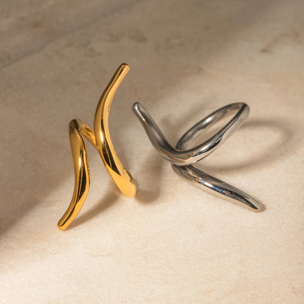 Anillo Abierto Geométrico en Acero Inoxidable - Joyería Elegante para Mujeres