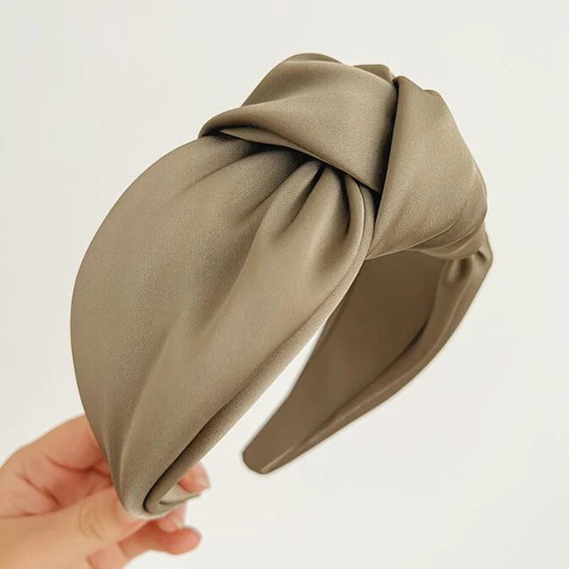Bandeau en satin à large bord avec nœud tendance