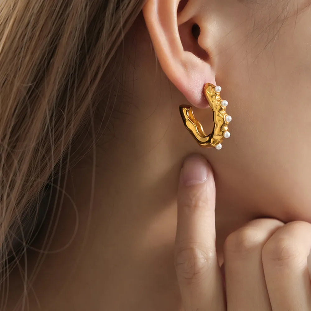 Boucles d'oreilles élégantes en perles synthétiques plaquées or 18K