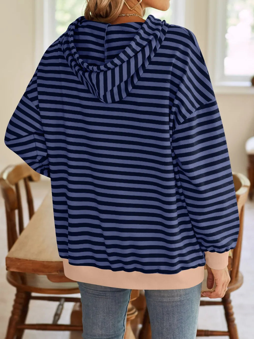Sudadera con capucha a rayas suelta y casual