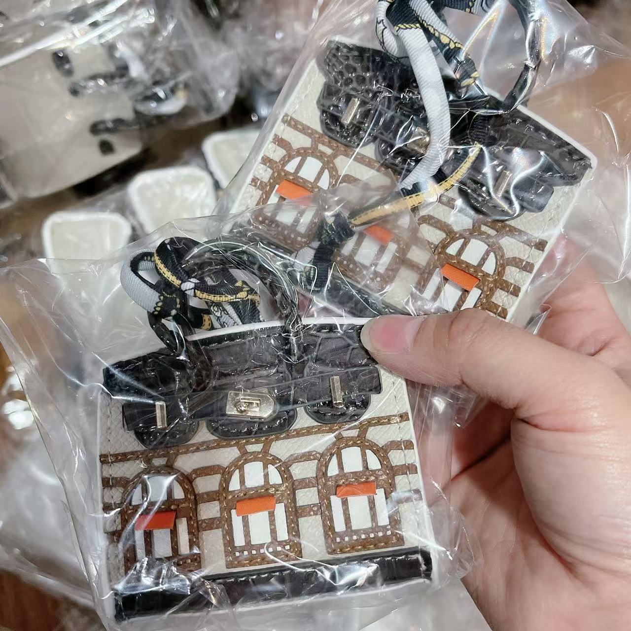 Small house bag mini window pendant headphone bag lipstick car key backpack backpack decoration - Korvel