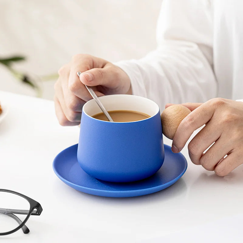 Ensemble de tasse et soucoupe en céramique élégante