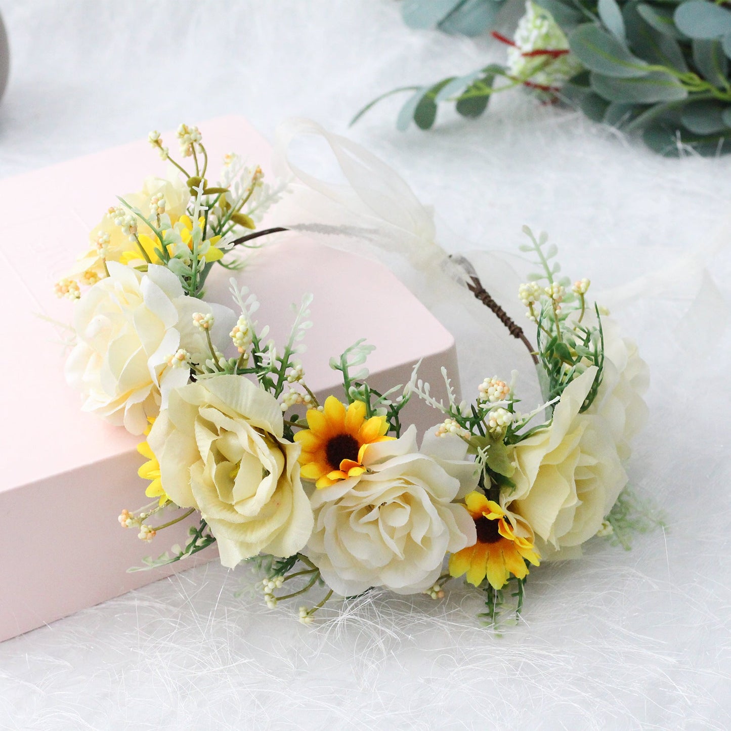 Diadema de Flores con Rosa Grande para Looks Elegantes