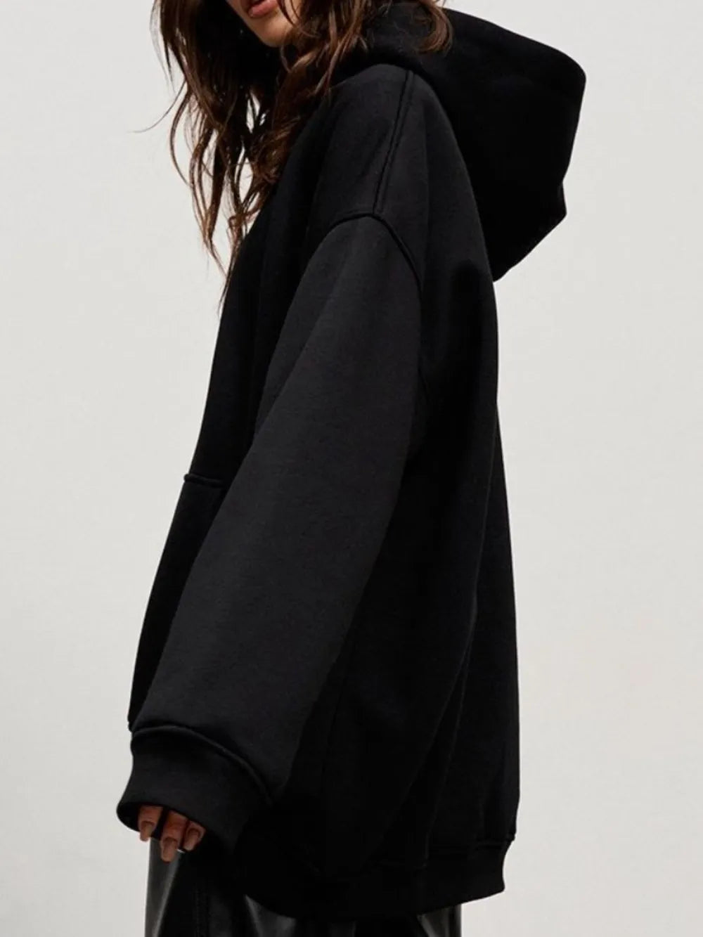 Hoodie à manches longues avec épaule tombante et poches