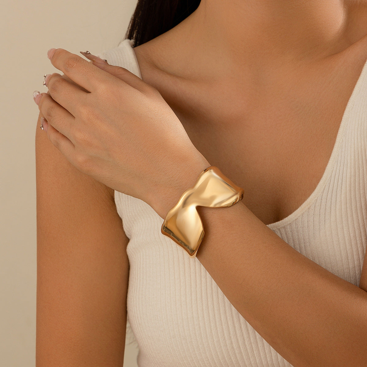Versatile Irregular Opening Bracelet in Metal Style
