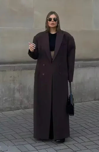 Abrigo de lana con solapa elegante y doble botonadura
