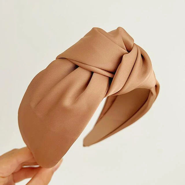 Bandeau en satin à large bord avec nœud tendance