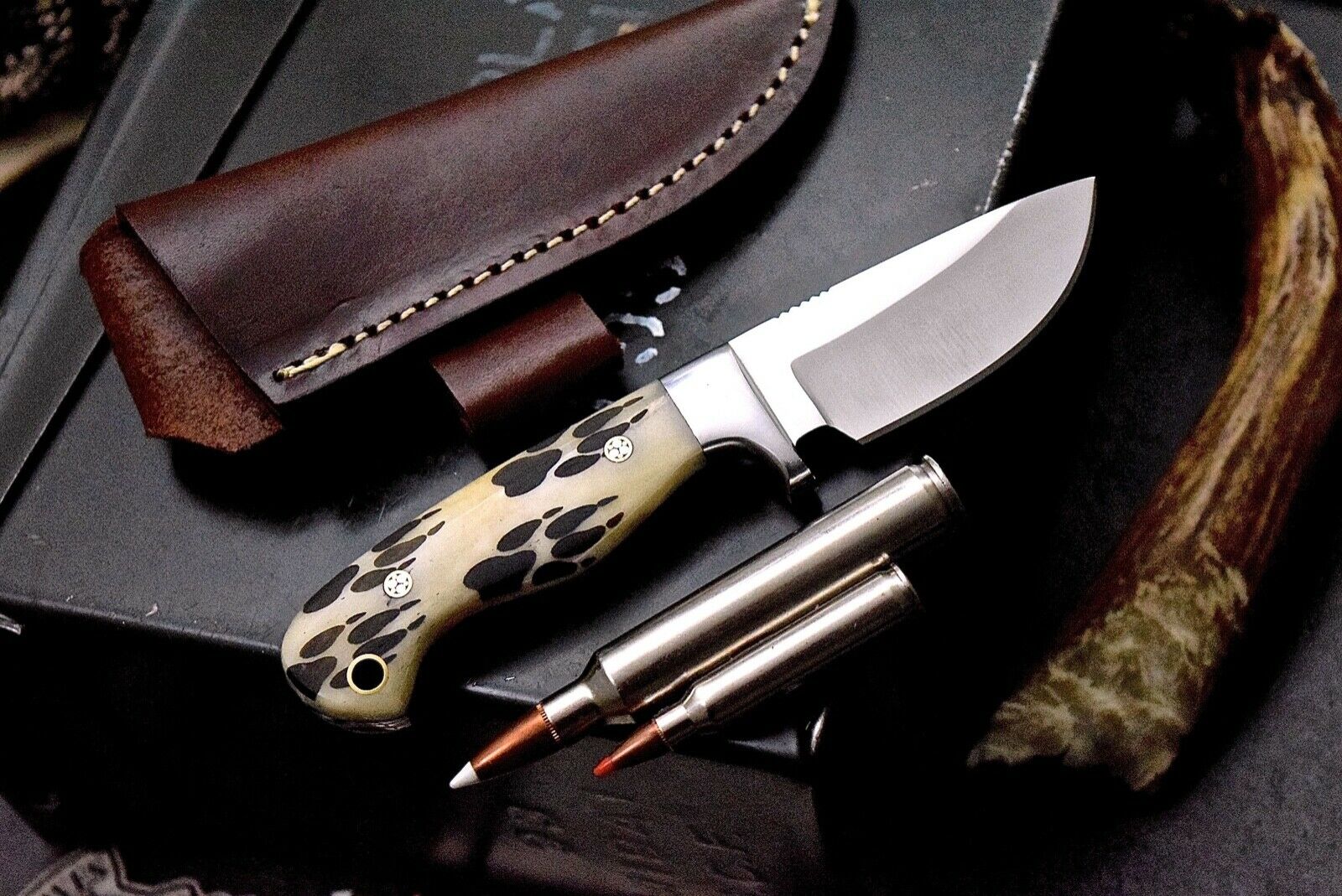 Wolf Paw Hunter VG10 Steel Knife with Artistic Scrimshaw Handle - Korvel