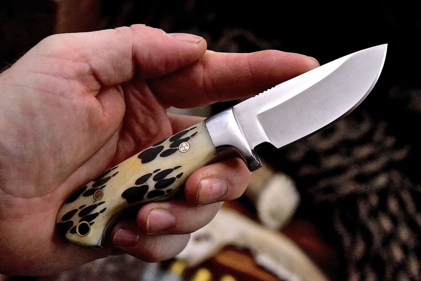 Wolf Paw Hunter VG10 Steel Knife with Artistic Scrimshaw Handle - Korvel
