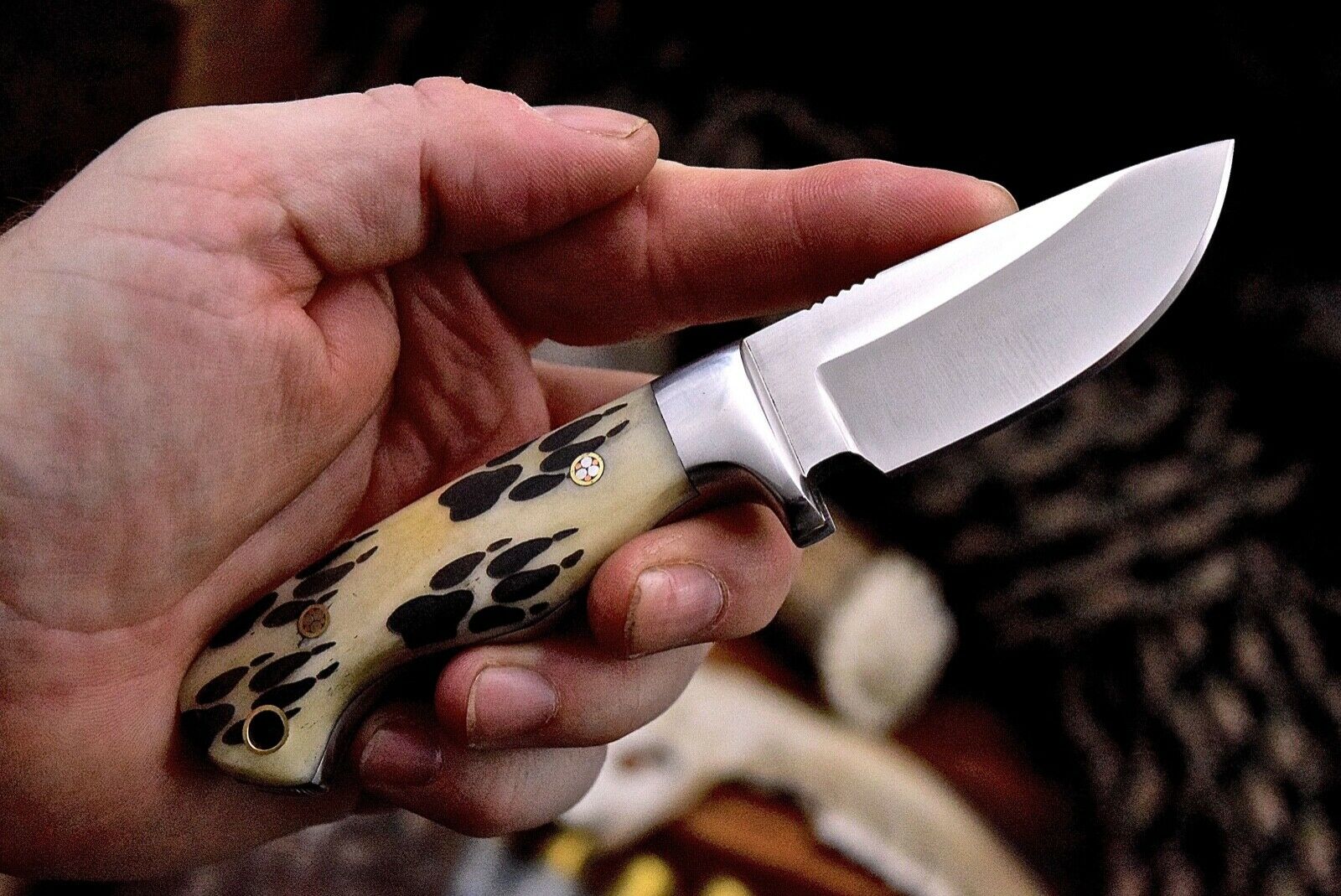 Wolf Paw Hunter VG10 Steel Knife with Artistic Scrimshaw Handle - Korvel