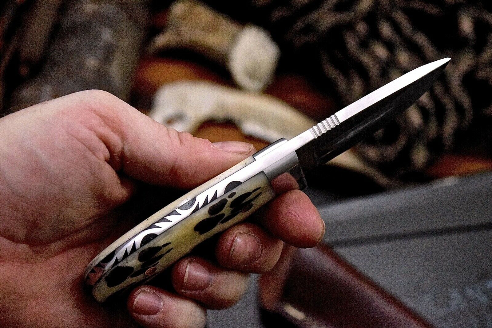 Wolf Paw Hunter VG10 Steel Knife with Artistic Scrimshaw Handle - Korvel