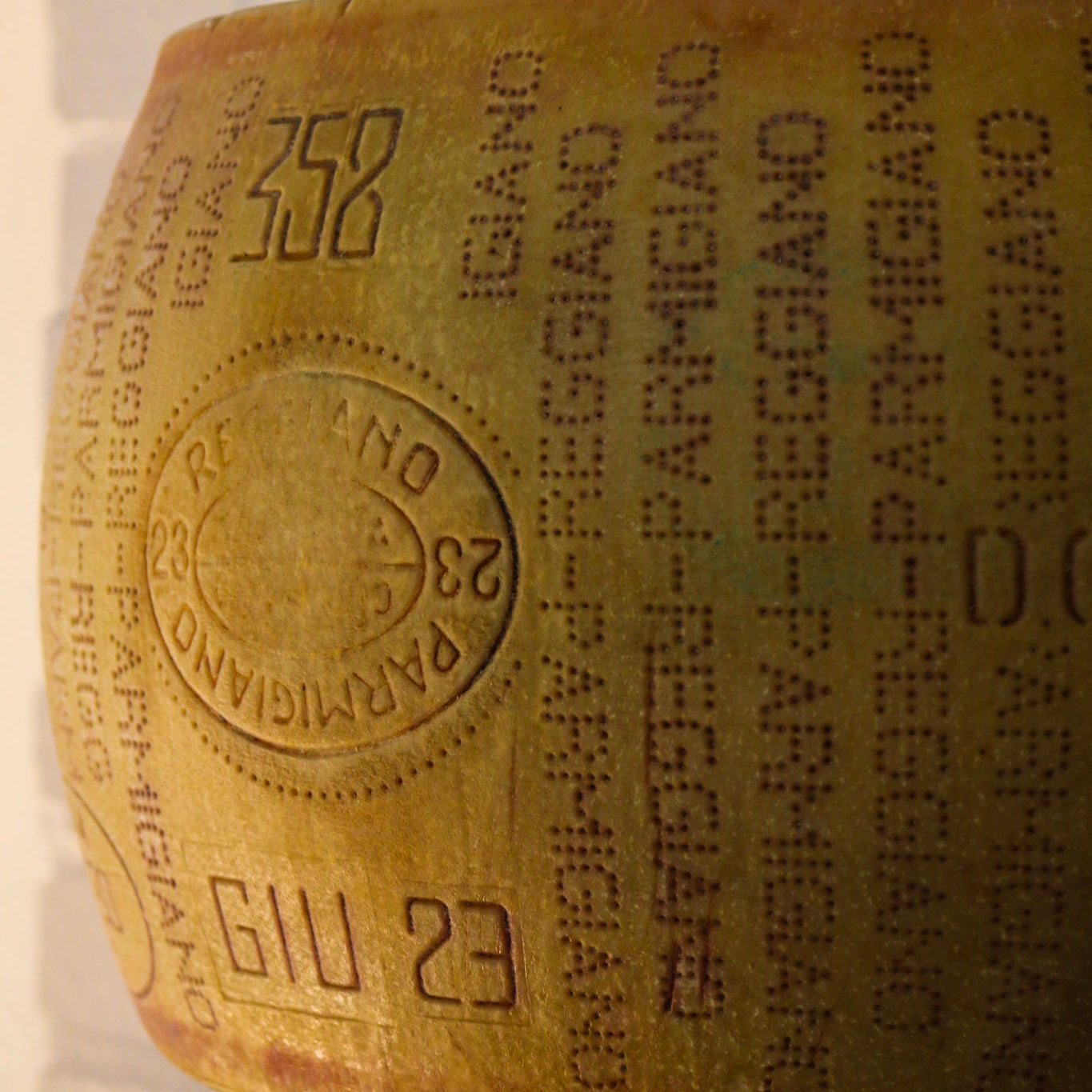 Rueda de Parmigiano Reggiano Auténtico | Aged 26+ Months | ~85 Pounds