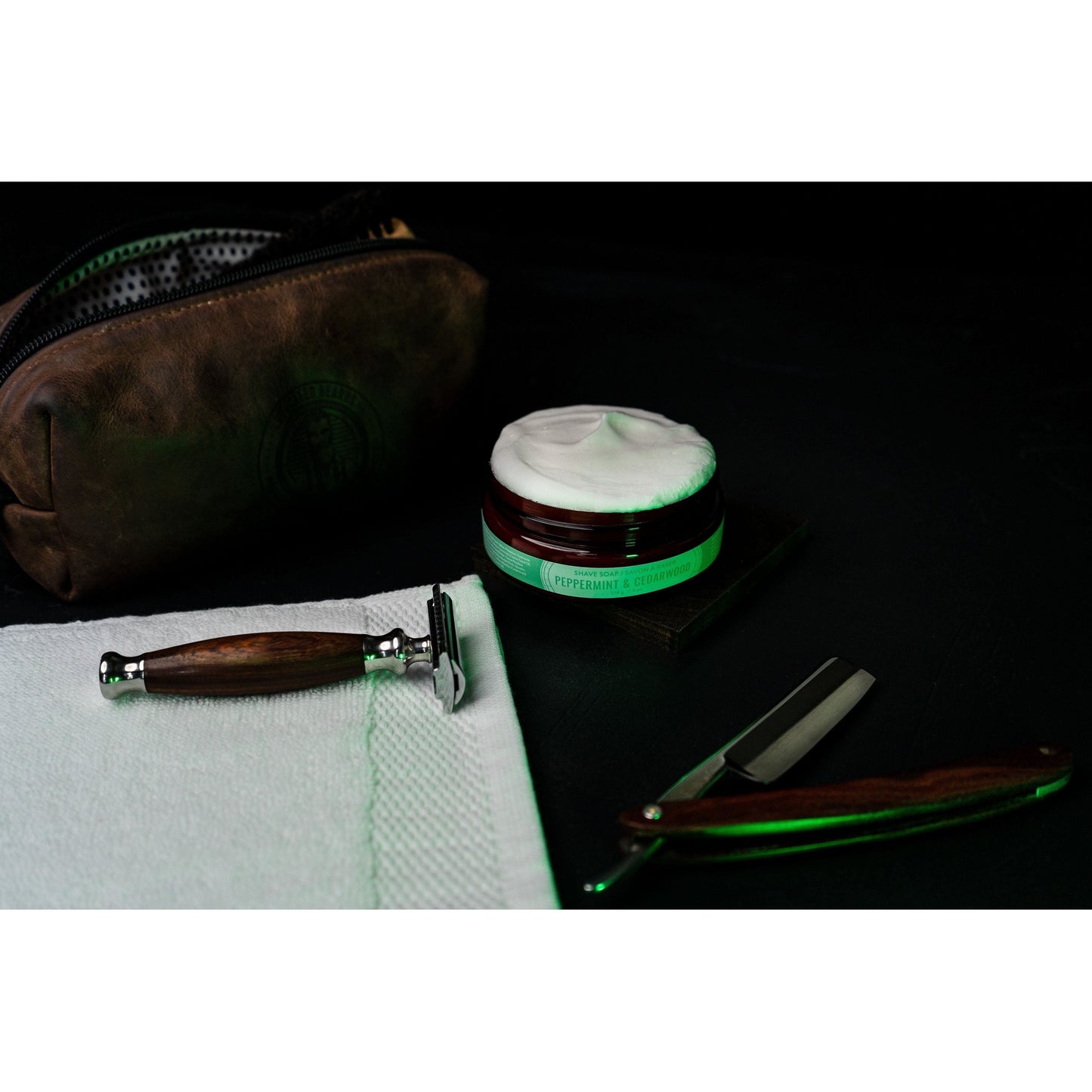Savon à raser Educated Beards à la menthe poivrée et au cèdre 4 oz