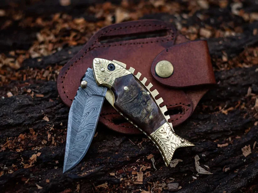Artisan Fish-Inspired Damascus Steel Folding Knife with Sheep Horn & Brass Handle - Leather Sheath Included - Korvel
