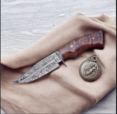 Premium Custom Damascus Steel Hunting Knife with Rosewood Handle & Leather Sheath - Korvel