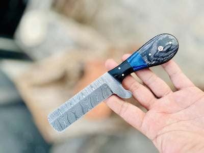 Artisan Crafted Damascus Bull Cutter Knife – Exclusive Holiday Edition - Korvel