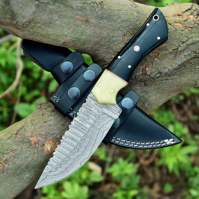 Premium Custom Skinning Knife - Exquisite Damascus Steel & Unique Handle Design - Korvel